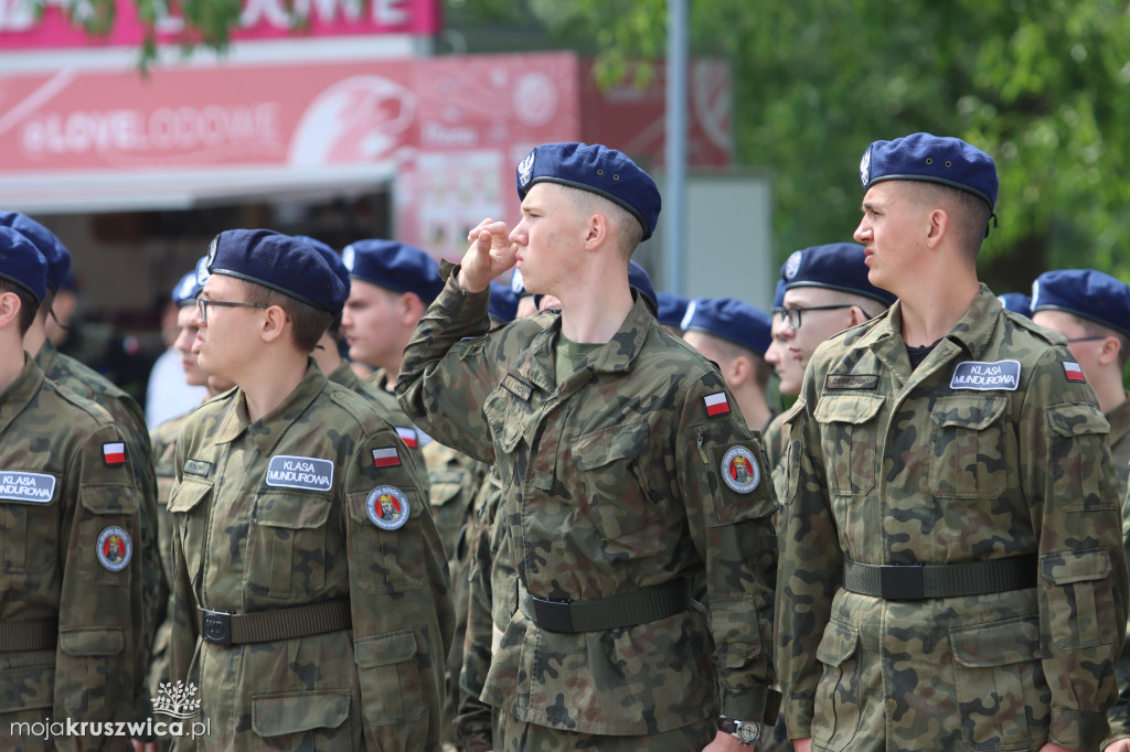  Uroczyste ślubowanie uczniów Zespołu Szkół w Kruszwicy. Zobaczcie to na zdjęciach