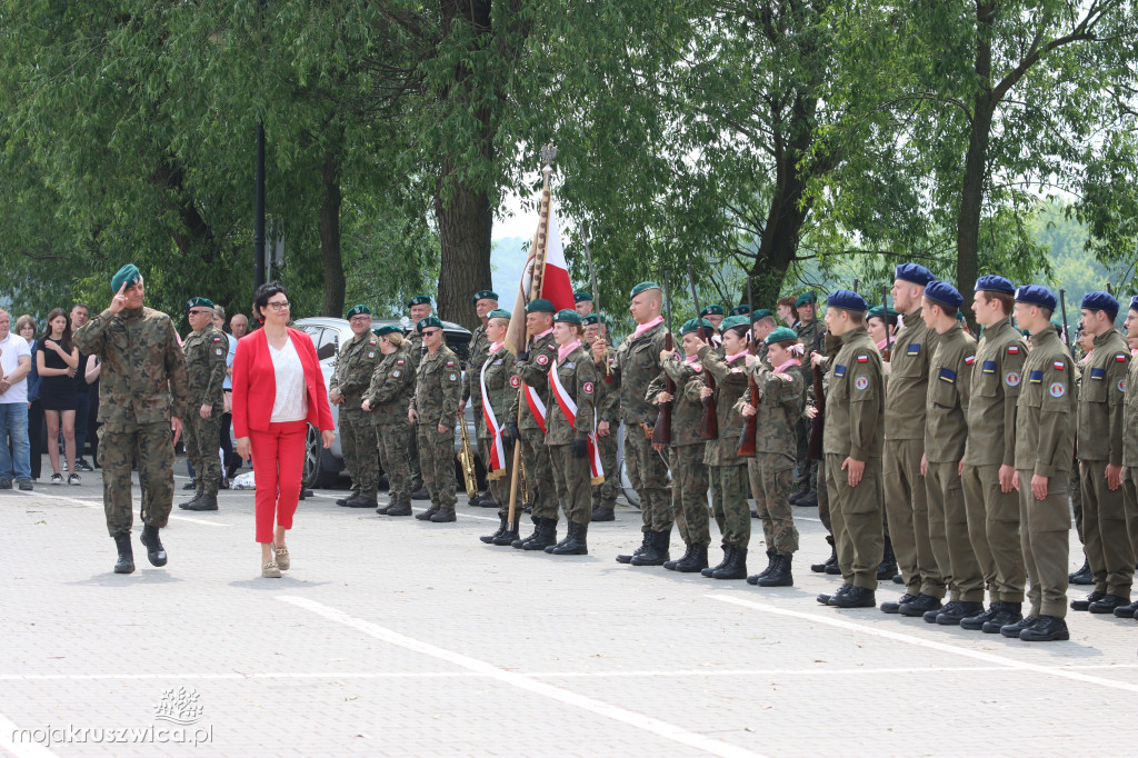  Uroczyste ślubowanie uczniów Zespołu Szkół w Kruszwicy. Zobaczcie to na zdjęciach