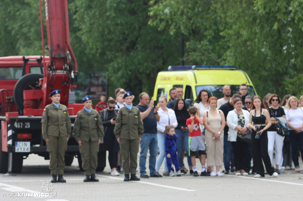  Uroczyste ślubowanie uczniów Zespołu Szkół w Kruszwicy. Zobaczcie to na zdjęciach