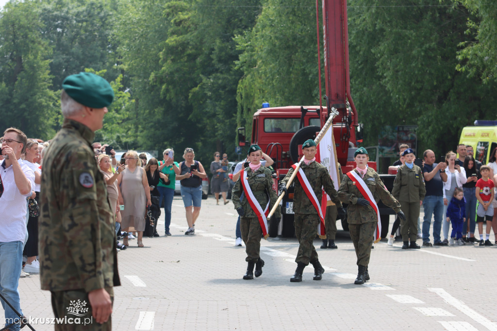  Uroczyste ślubowanie uczniów Zespołu Szkół w Kruszwicy. Zobaczcie to na zdjęciach