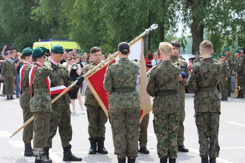  Uroczyste ślubowanie uczniów Zespołu Szkół w Kruszwicy. Zobaczcie to na zdjęciach