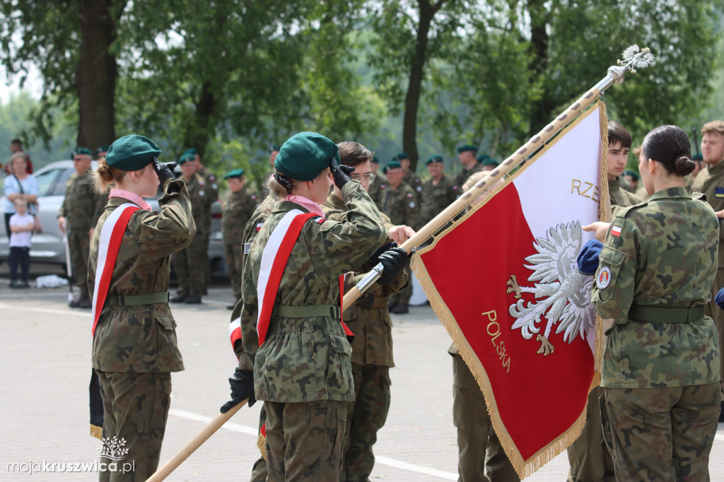  Uroczyste ślubowanie uczniów Zespołu Szkół w Kruszwicy. Zobaczcie to na zdjęciach