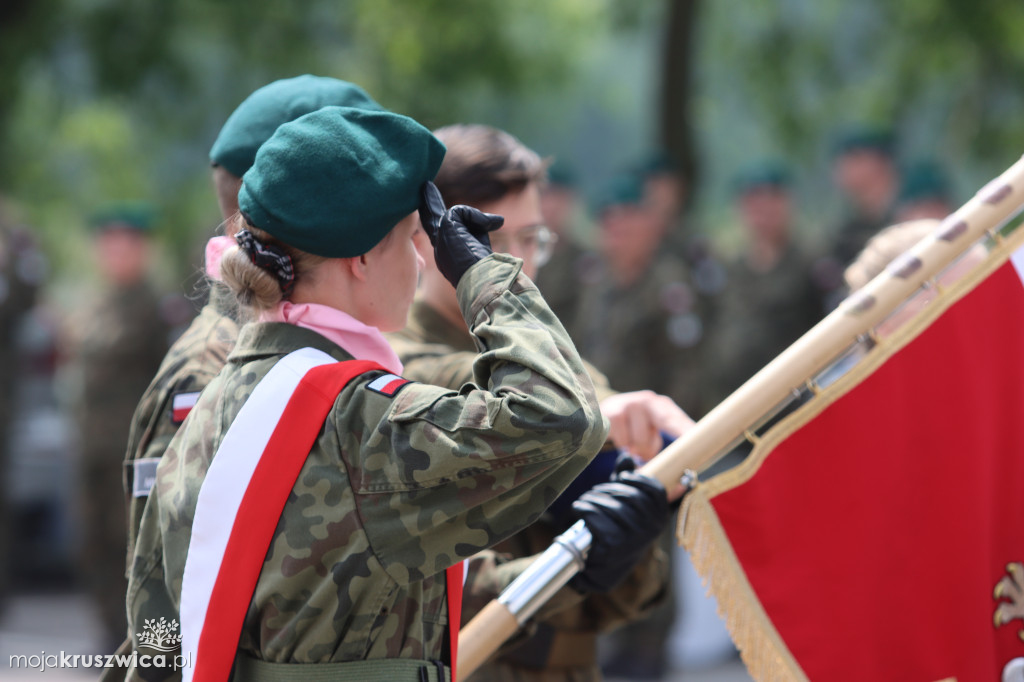  Uroczyste ślubowanie uczniów Zespołu Szkół w Kruszwicy. Zobaczcie to na zdjęciach