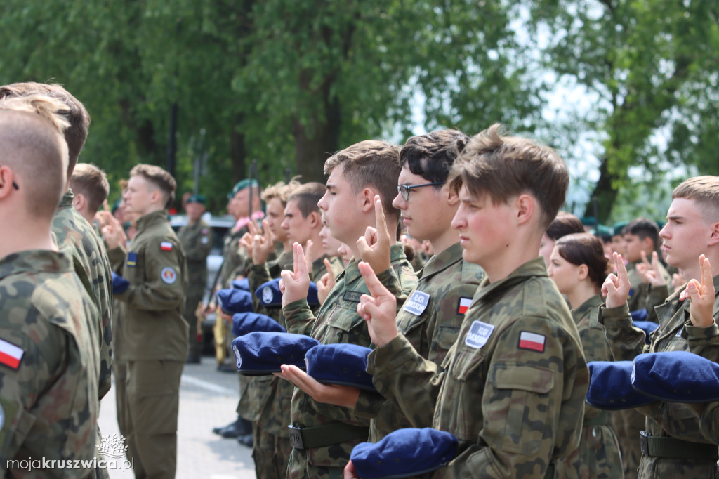  Uroczyste ślubowanie uczniów Zespołu Szkół w Kruszwicy. Zobaczcie to na zdjęciach