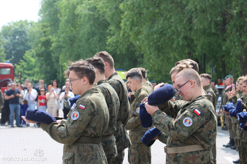  Uroczyste ślubowanie uczniów Zespołu Szkół w Kruszwicy. Zobaczcie to na zdjęciach