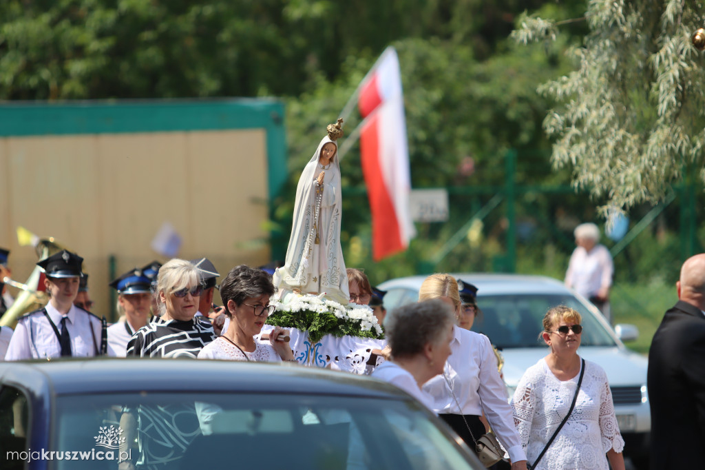 Trwa uroczystość Bożego Ciała w Kruszwicy. Ulicami zmierza procesja [FOTO]