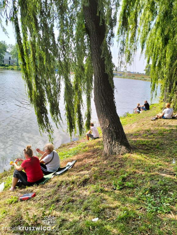 Rodzinne zawody wędkarskie nad brzegiem Gopła