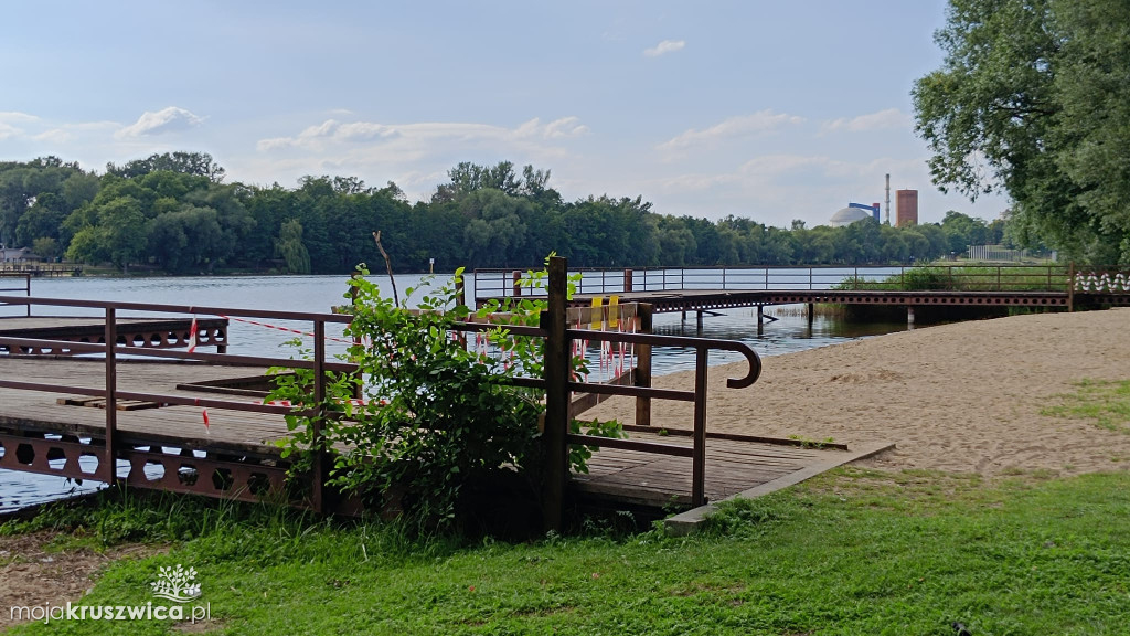 Kruszwica. Pomosty na tzw. dzikiej plaży zostały zamknięte