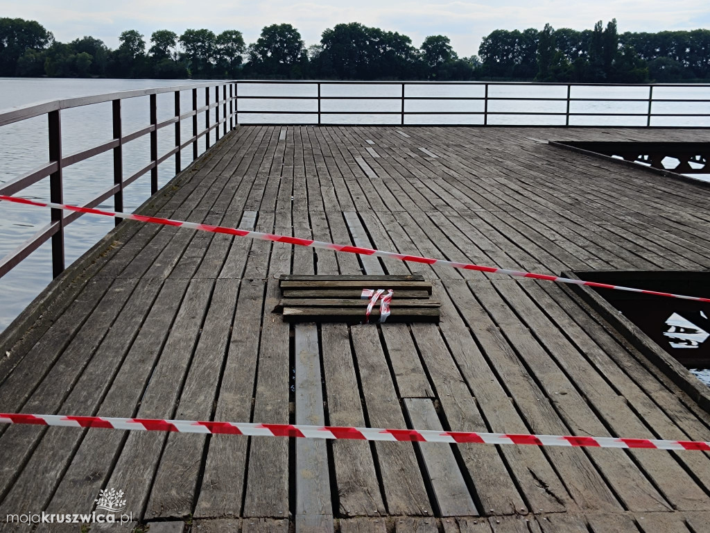 Kruszwica. Pomosty na tzw. dzikiej plaży zostały zamknięte