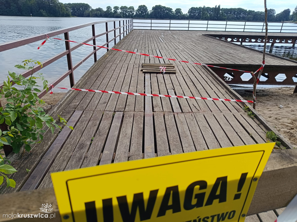 Kruszwica. Pomosty na tzw. dzikiej plaży zostały zamknięte