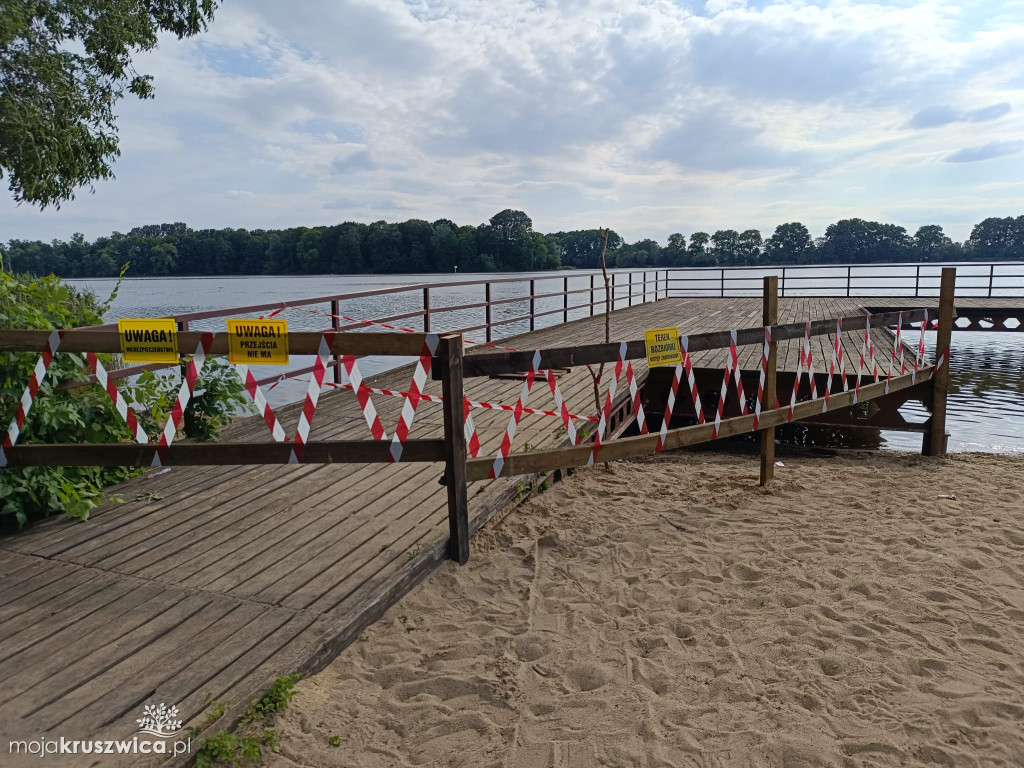 Kruszwica. Pomosty na tzw. dzikiej plaży zostały zamknięte