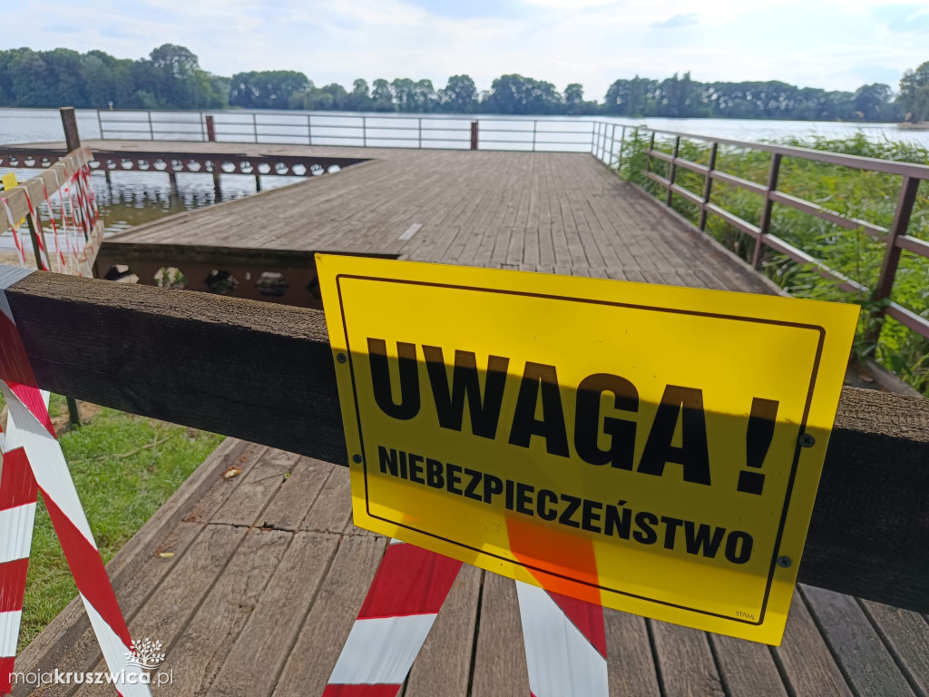 Kruszwica. Pomosty na tzw. dzikiej plaży zostały zamknięte