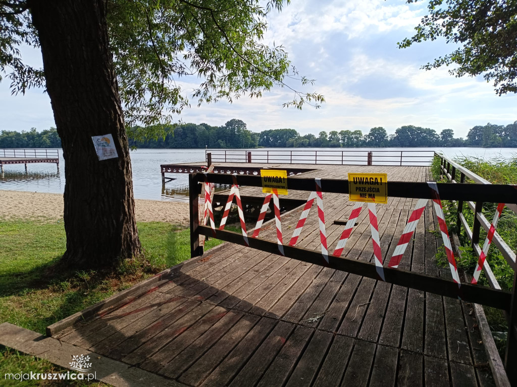 Kruszwica. Pomosty na tzw. dzikiej plaży zostały zamknięte