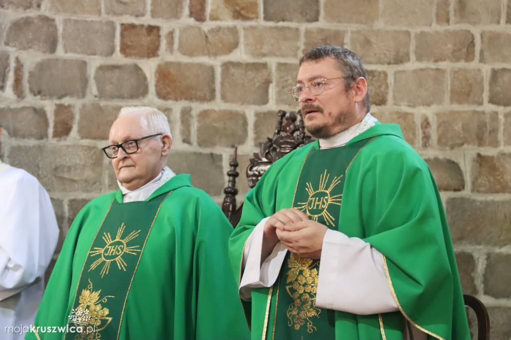 Pożegnanie księży w kruszwickiej kolegiacie