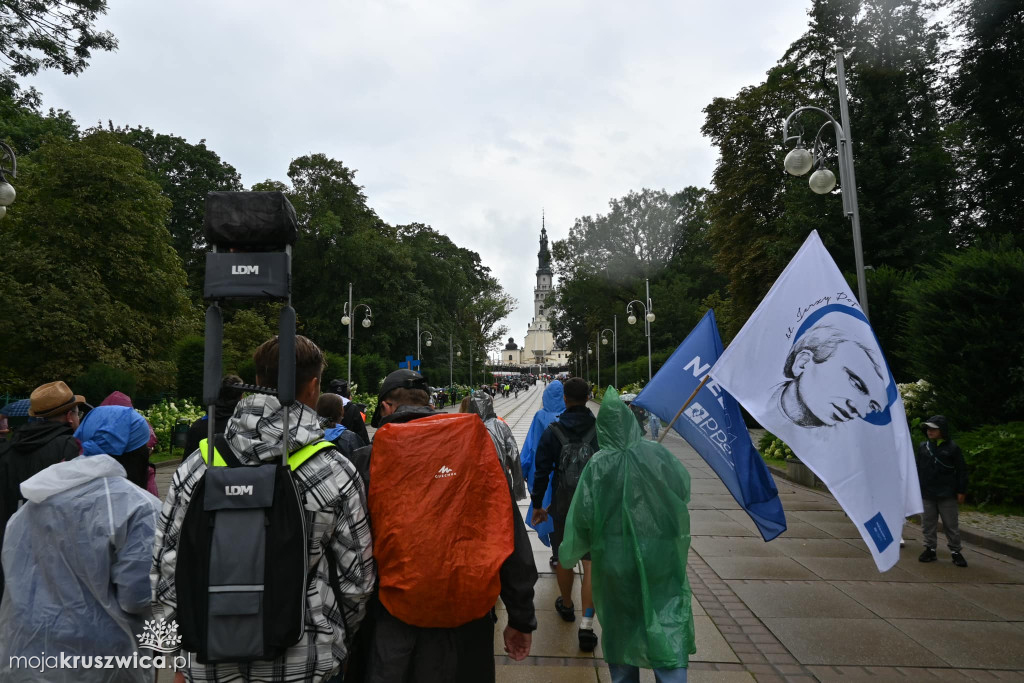 Pielgrzymi dotarli na Jasną Górę. Wśród nich byli kruszwiczanie [FOTO]