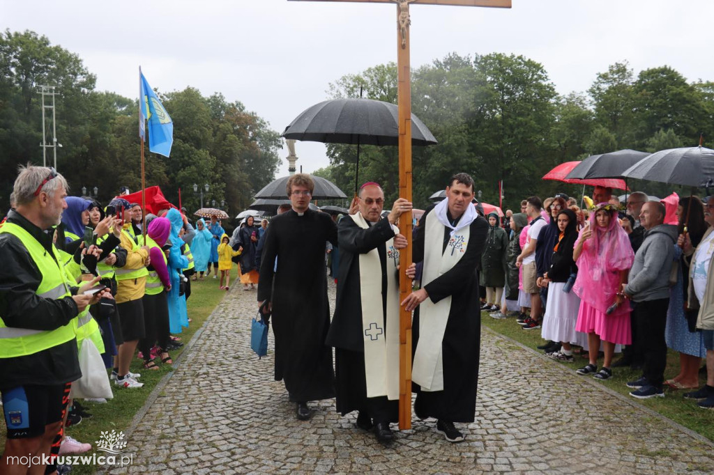 Pielgrzymi dotarli na Jasną Górę. Wśród nich byli kruszwiczanie [FOTO]