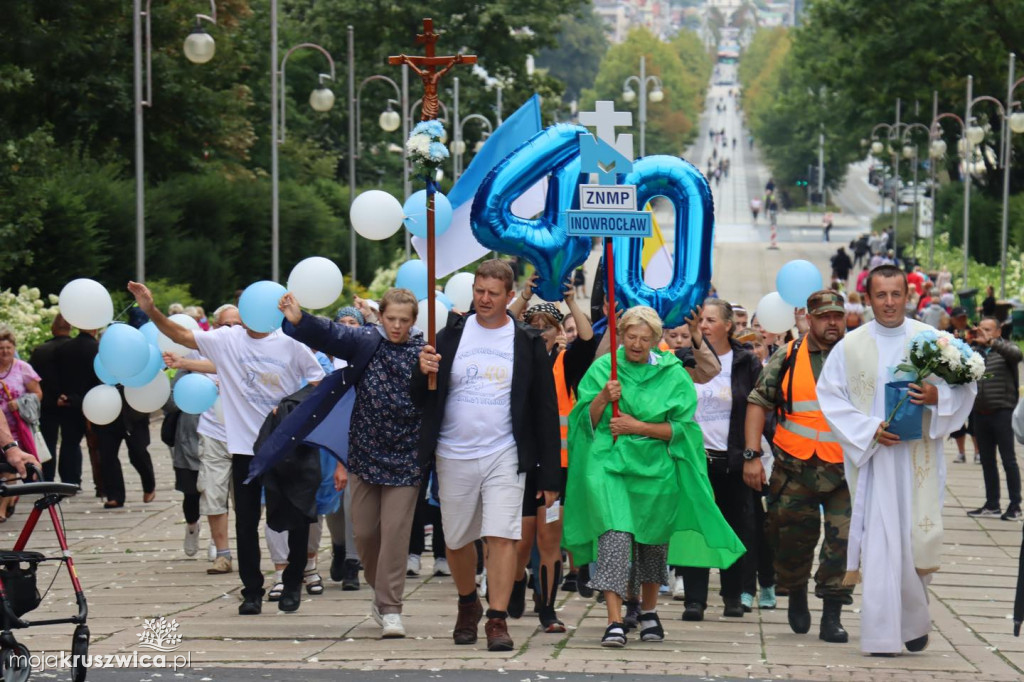 Pielgrzymi dotarli na Jasną Górę. Wśród nich byli kruszwiczanie [FOTO]