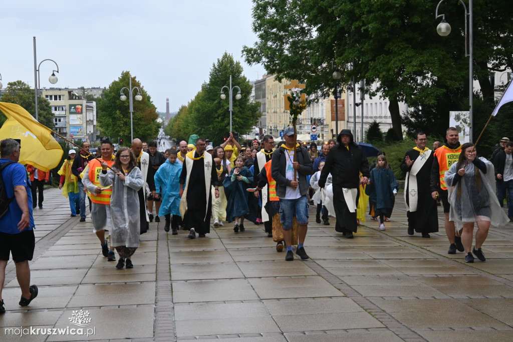 Pielgrzymi dotarli na Jasną Górę. Wśród nich byli kruszwiczanie [FOTO]