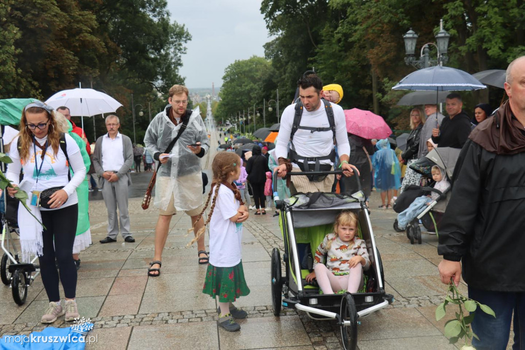 Pielgrzymi dotarli na Jasną Górę. Wśród nich byli kruszwiczanie [FOTO]