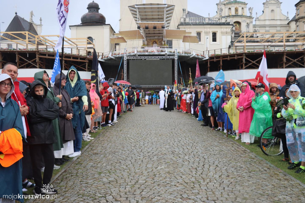 Pielgrzymi dotarli na Jasną Górę. Wśród nich byli kruszwiczanie [FOTO]