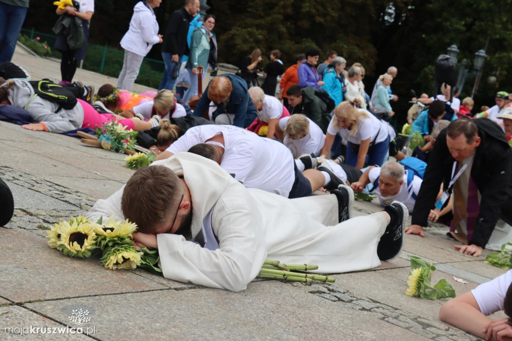 Pielgrzymi dotarli na Jasną Górę. Wśród nich byli kruszwiczanie [FOTO]