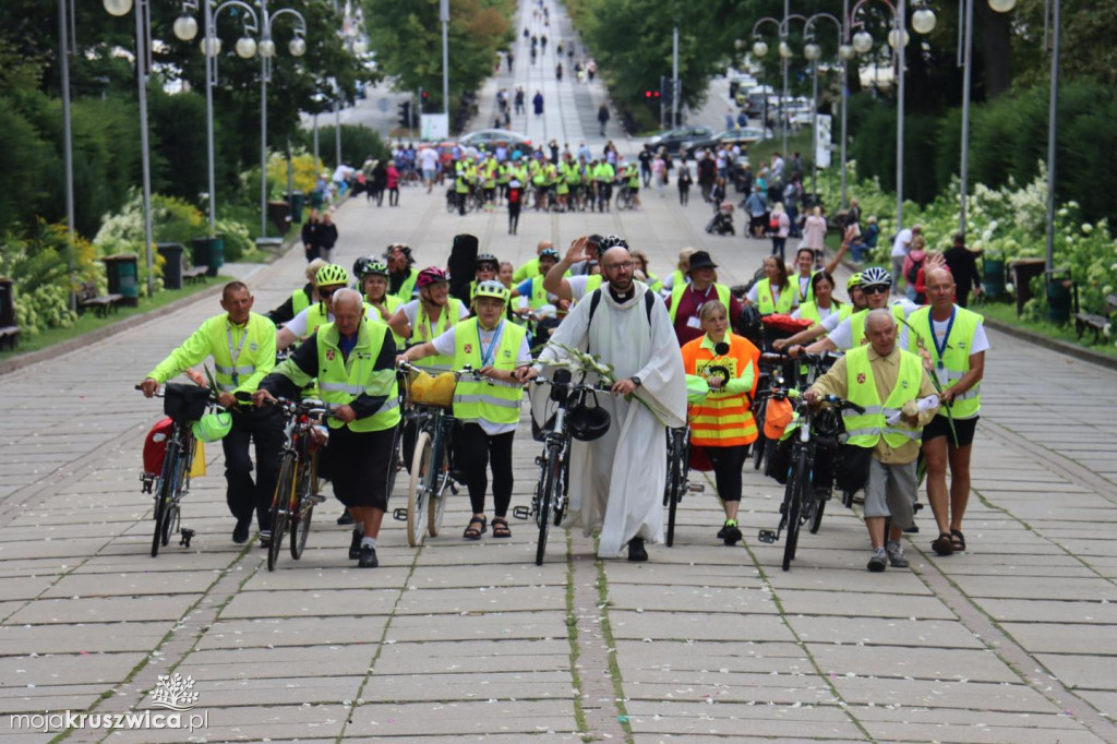 Pielgrzymi dotarli na Jasną Górę. Wśród nich byli kruszwiczanie [FOTO]