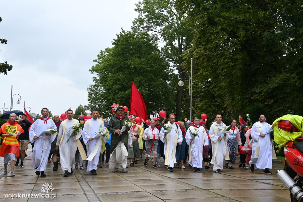 Pielgrzymi dotarli na Jasną Górę. Wśród nich byli kruszwiczanie [FOTO]