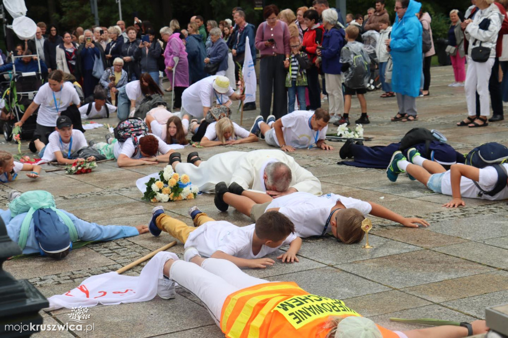 Pielgrzymi dotarli na Jasną Górę. Wśród nich byli kruszwiczanie [FOTO]