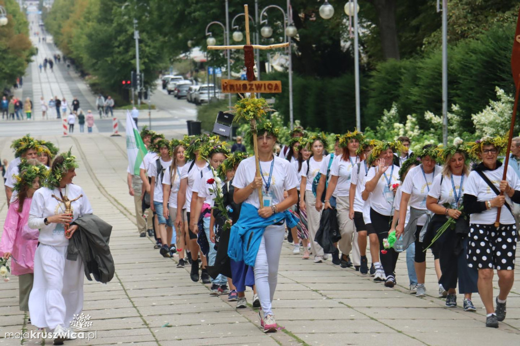 Pielgrzymi dotarli na Jasną Górę. Wśród nich byli kruszwiczanie [FOTO]