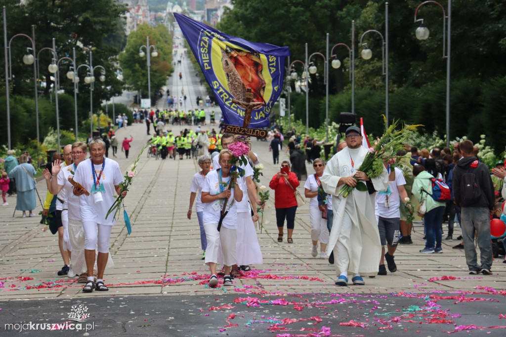 Pielgrzymi dotarli na Jasną Górę. Wśród nich byli kruszwiczanie [FOTO]