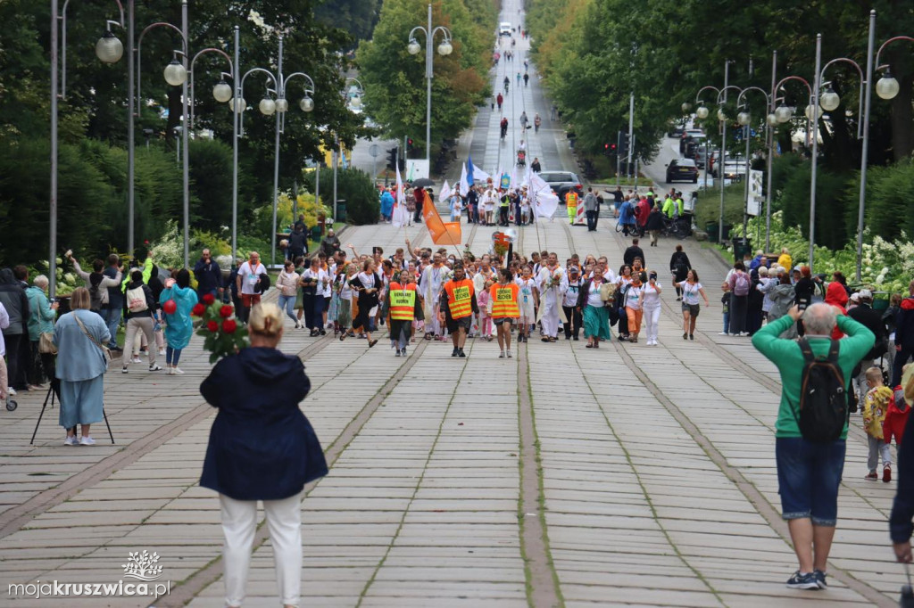 Pielgrzymi dotarli na Jasną Górę. Wśród nich byli kruszwiczanie [FOTO]