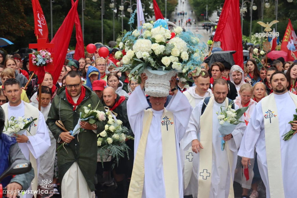 Pielgrzymi dotarli na Jasną Górę. Wśród nich byli kruszwiczanie [FOTO]