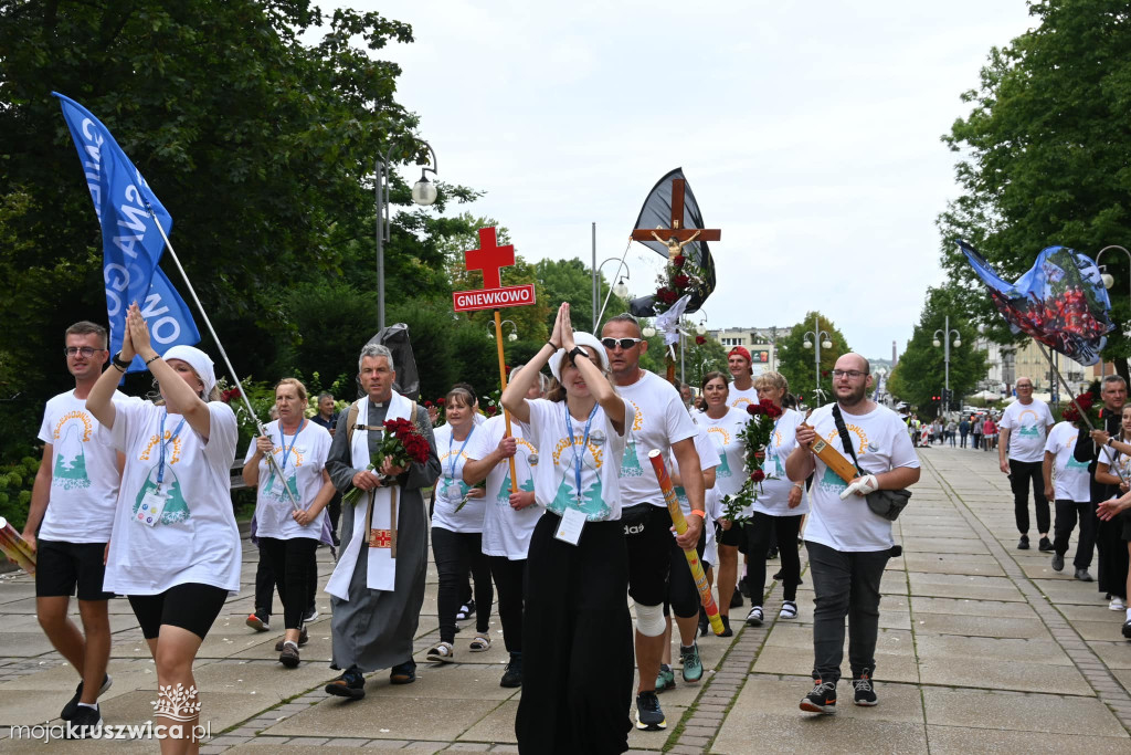 Pielgrzymi dotarli na Jasną Górę. Wśród nich byli kruszwiczanie [FOTO]