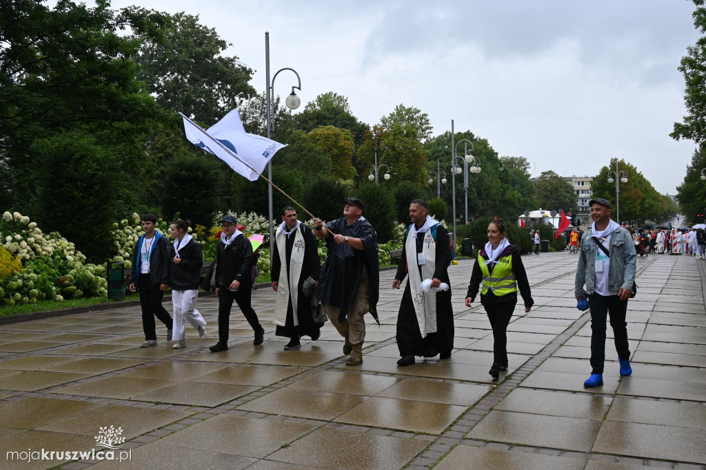 Pielgrzymi dotarli na Jasną Górę. Wśród nich byli kruszwiczanie [FOTO]