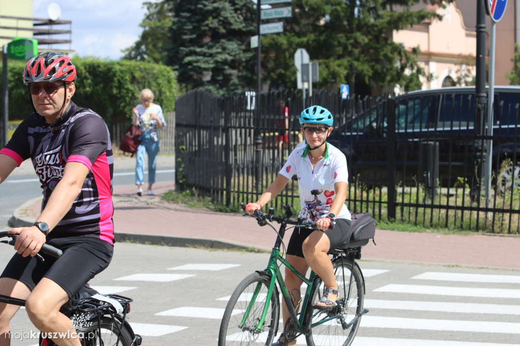 Rowerzyści z Kruszwicy ruszyli na pomidorowy festyn [FOTO]