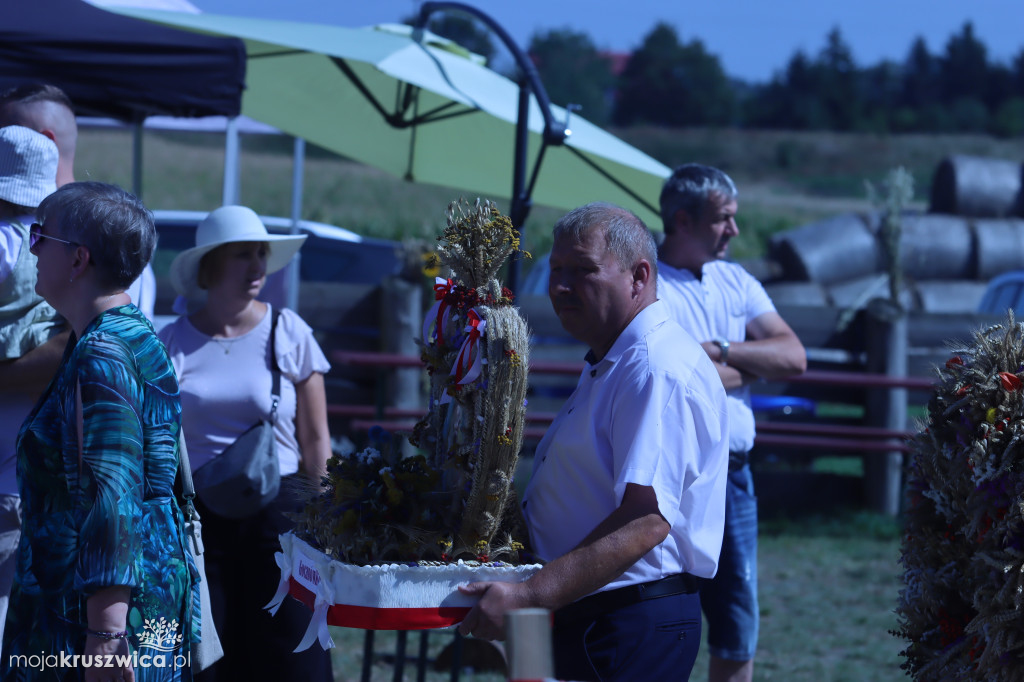 Przemarsz dożynkowy w Chrośnie