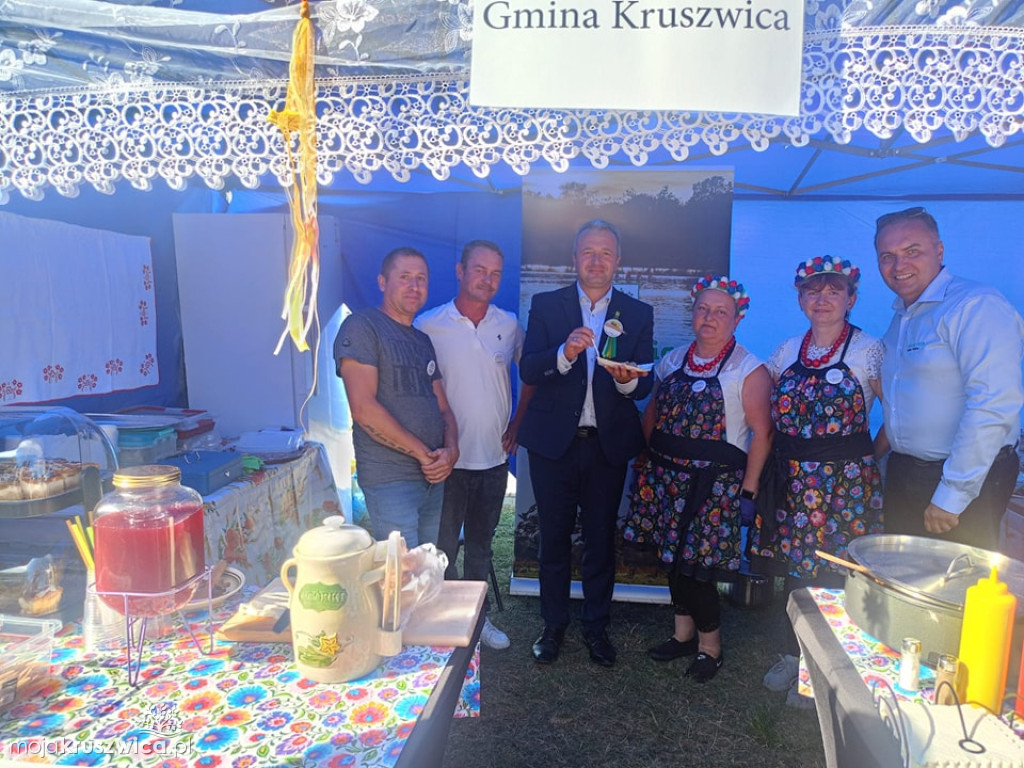 Kruszwicka reprezentacja na dożynkach w Dąbrowie Biskupiej
