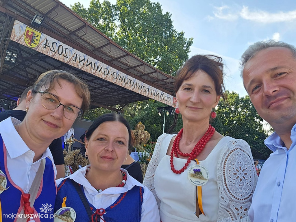 Kruszwicka reprezentacja na dożynkach w Dąbrowie Biskupiej