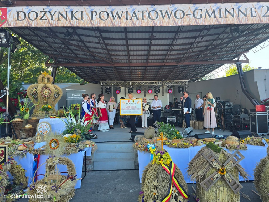 Kruszwicka reprezentacja na dożynkach w Dąbrowie Biskupiej