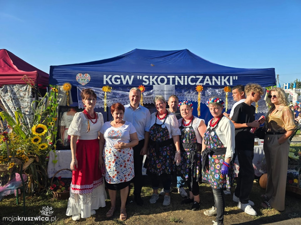 Kruszwicka reprezentacja na dożynkach w Dąbrowie Biskupiej