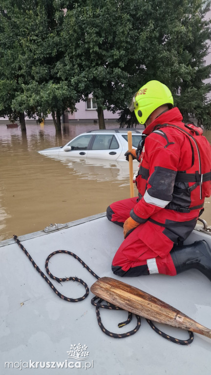  Wielka woda zabrała im wszystko. Na miejscu działają ratownicy z Kruszwicy 