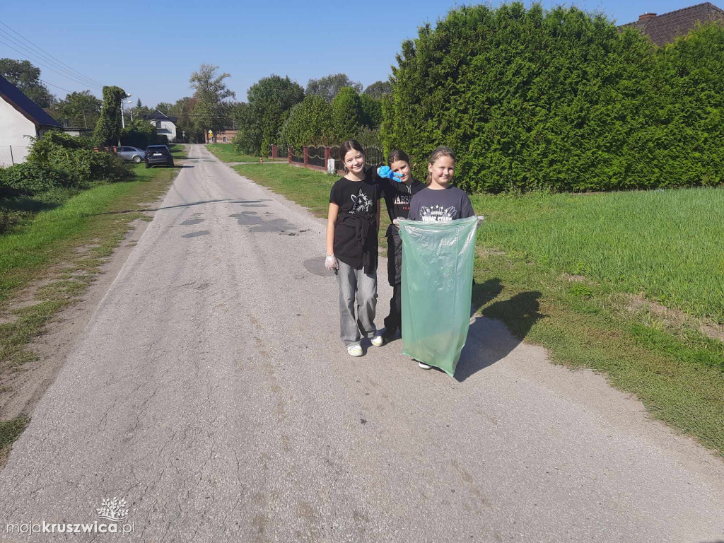 Uczniowie z SP Rusinowo z działaniami na rzecz ochrony środowiska