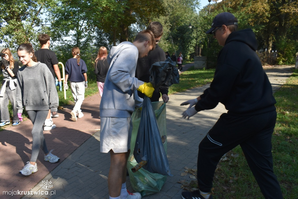 Tak młodzi kruszwiczanie sprzątali świat [ZDJĘCIA]