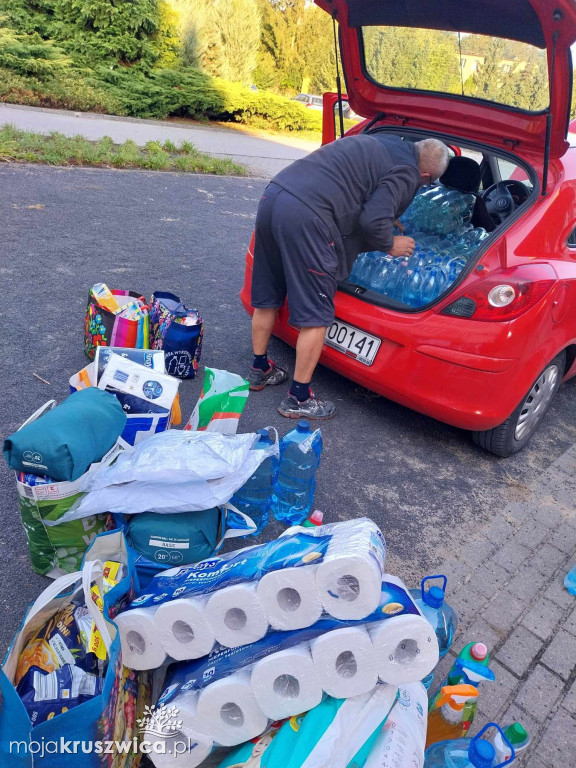 Powiatowe szkoły i placówki zaangażowane w zbiórki darów na rzecz powodzian