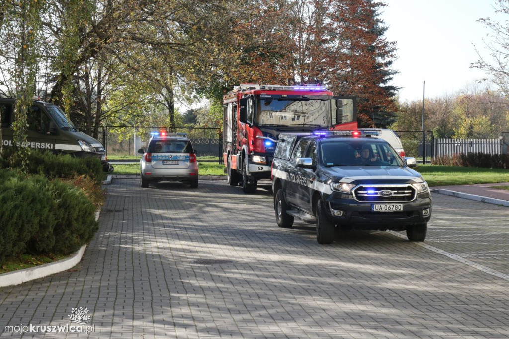 Niebezpieczny przedmiot przy budynku Starostwa Powiatowego