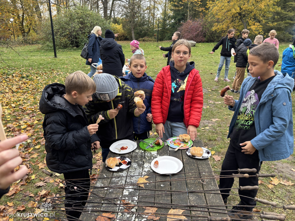 SP nr 1: Uczniowie z klas 4a, 4b i 6a uczestniczyli w warsztatach mozaiki ze szkła