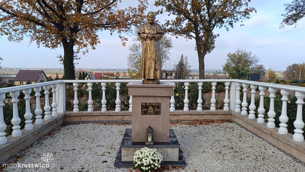 Uroczystości Wszystkich Świętych w Chełmcach i słowa prymasa [ZDJĘCIA]