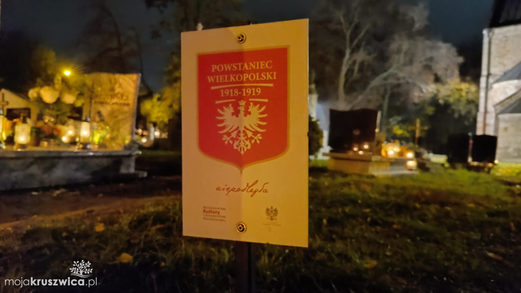 Dzień Wszystkich Świętych: Na kruszwickim cmentarzu płonie tysiące zniczy [FOTO]