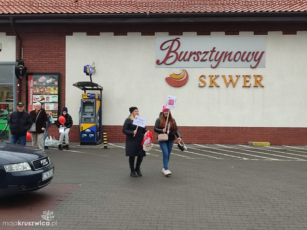 Uczestnicy Klubu „Senior+” i pracownicy MGOPS w Kruszwicy w akcji przeciw przemocy