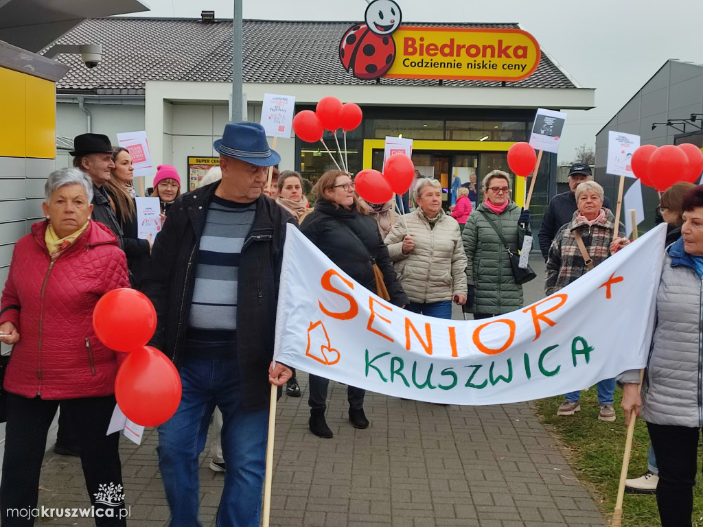 Uczestnicy Klubu „Senior+” i pracownicy MGOPS w Kruszwicy w akcji przeciw przemocy